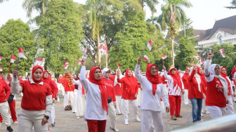 Meriahkan HUT 81 Kemerdekaan RI, DWP Provinsi Jambi Gelar Senam Bersama Hingga Gerakan Peduli Lingkungan